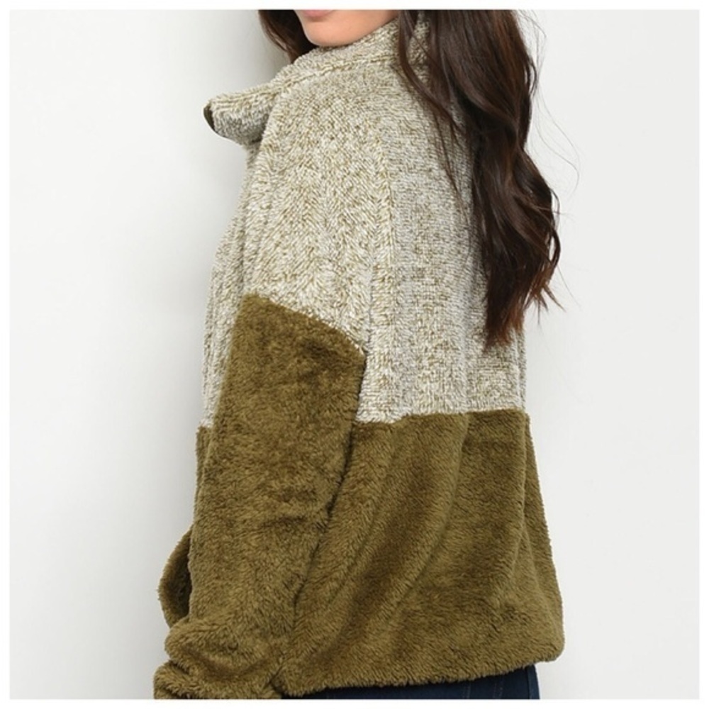🆕Olive /Off Wht soft fleece jacket/sweater